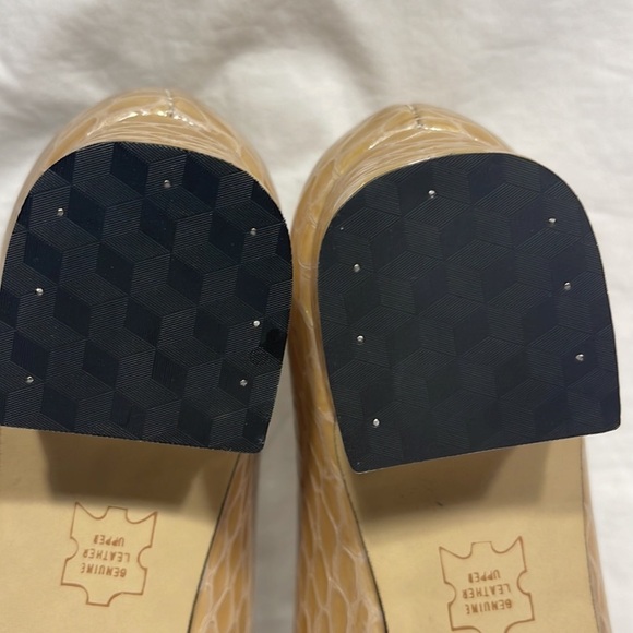 Vintage 1970’s Selly Shoes Faux Yellow Snakeskin with Block Heel Size 8.5 - Picture 10 of 10